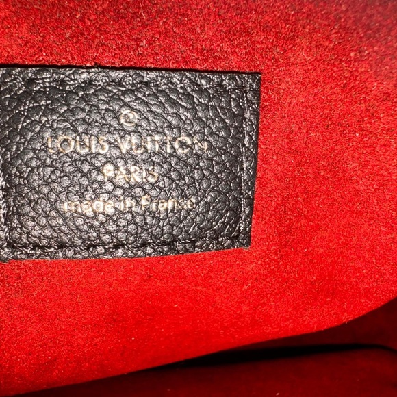 Louis Vuitton
Pochette Metis Bicolor Monogram Empreinte Giant. - Picture 7 of 12